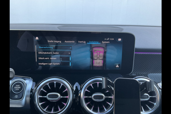 Mercedes-Benz Glb 7-Pers 200 Business Solution AMG 7p. Pano Memoryseats Trekhaak 7-Persoons