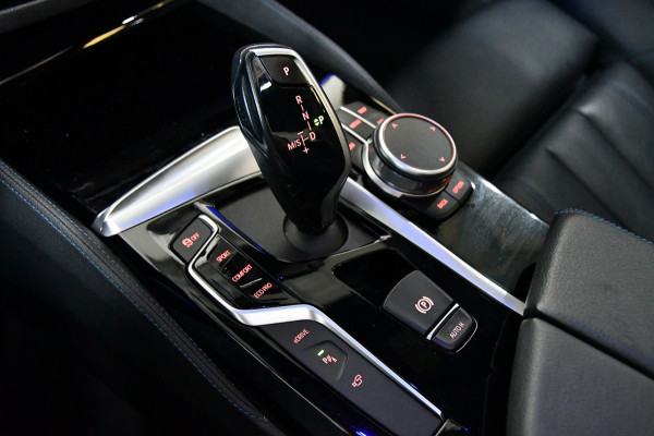 BMW 5 Serie 530e iPerformance High Executive, M-sport, Schuifdak, 3D camera
