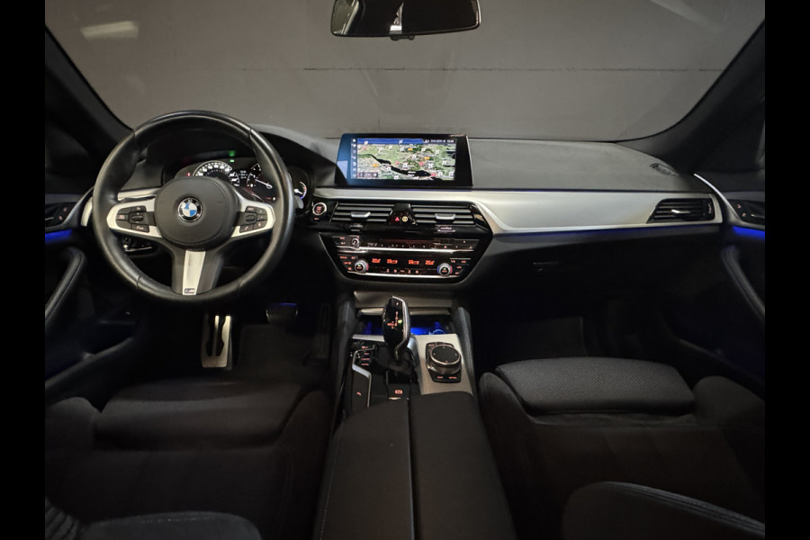 BMW 5 Serie Touring 520i Corporate Lease Executive | M-Sport | M Aerodynamica | Sfeerverlichting | 19'' | Full LED | Camera | Elektr. trekhaak