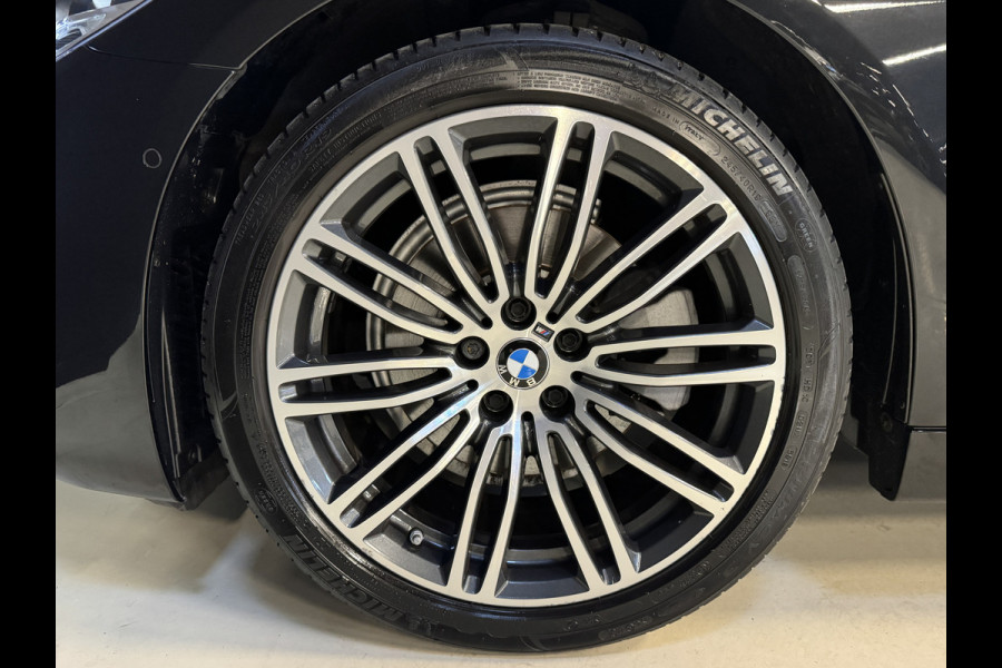 BMW 5 Serie Touring 520i Corporate Lease Executive | M-Sport | M Aerodynamica | Sfeerverlichting | 19'' | Full LED | Camera | Elektr. trekhaak