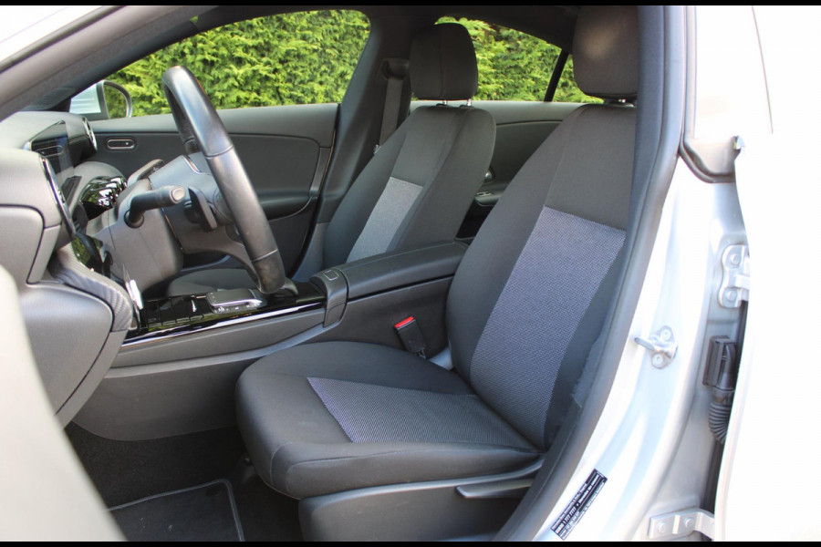 Mercedes-Benz CLA-Klasse 180 Business Solution 1eEigenaar