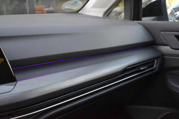 Volkswagen Golf 1.5 TSI R-Line Pano Sfeer Lane Elekstoel. Massage