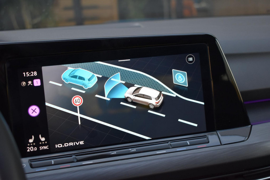 Volkswagen Golf 1.5 TSI R-Line Pano Sfeer Lane Elekstoel. Massage