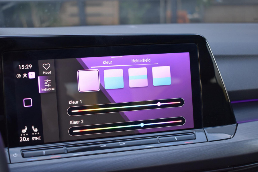 Volkswagen Golf 1.5 TSI R-Line Pano Sfeer Lane Elekstoel. Massage