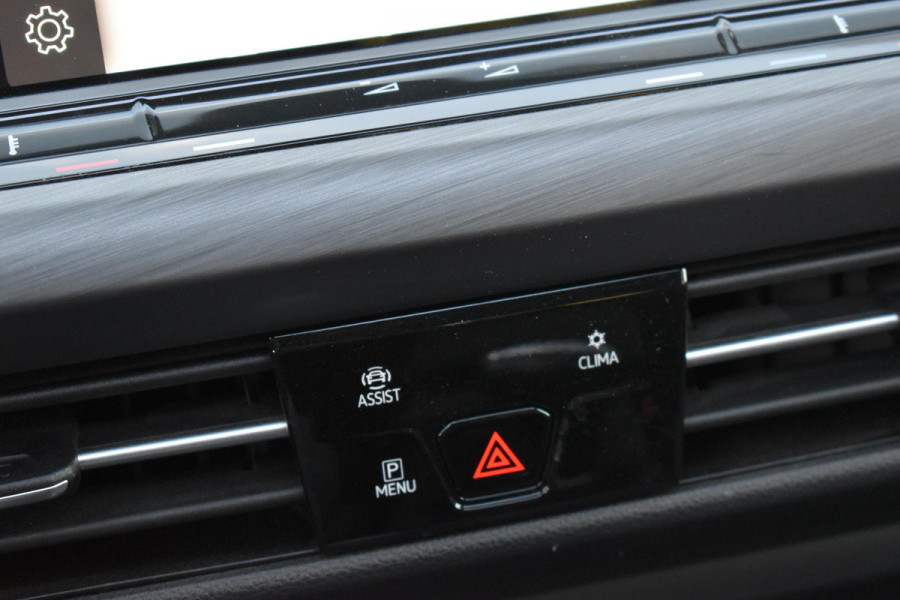 Volkswagen Golf 1.5 TSI R-Line Pano Sfeer Lane Elekstoel. Massage