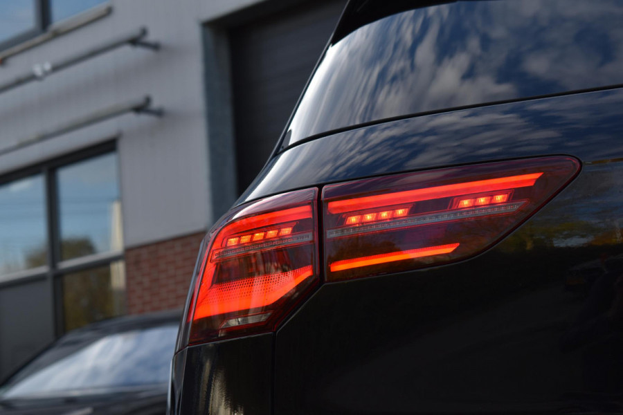 Volkswagen Golf 1.5 TSI R-Line Pano Sfeer Lane Elekstoel. Massage