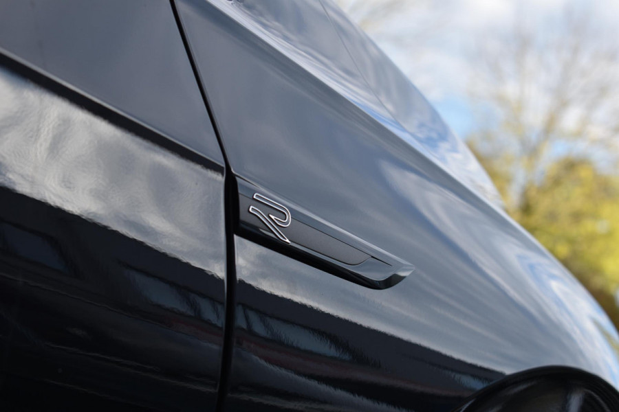 Volkswagen Golf 1.5 TSI R-Line Pano Sfeer Lane Elekstoel. Massage