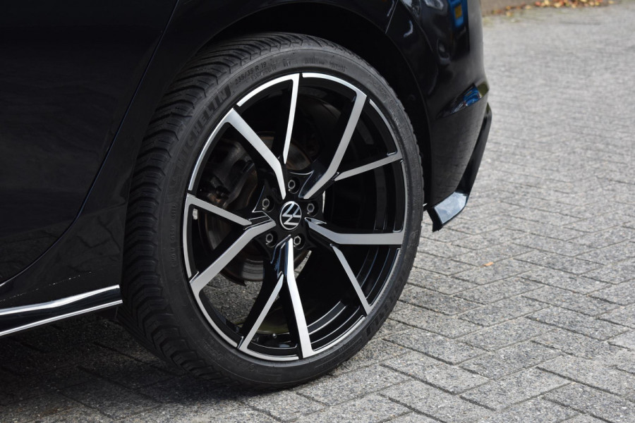 Volkswagen Golf 1.5 TSI R-Line Pano Sfeer Lane Elekstoel. Massage