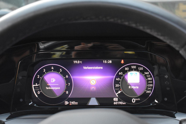Volkswagen Golf 1.5 TSI R-Line Pano Sfeer Lane Elekstoel. Massage