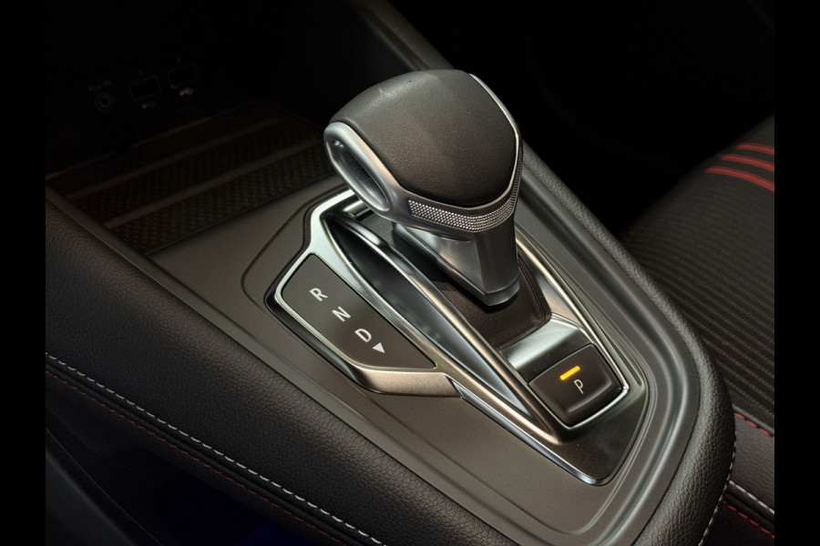 Renault Captur 1.3 TCe 160 R.S.Line | VERKOCHT! Groot Navi | Trekhaak |18 " | Camera | Stoelverwarming | PDC V+A | 100% Dealer onderhouden!