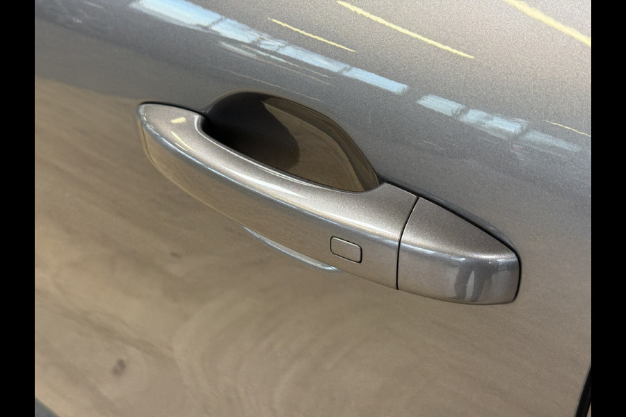 Renault Captur 1.3 TCe 160 R.S.Line | VERKOCHT! Groot Navi | Trekhaak |18 " | Camera | Stoelverwarming | PDC V+A | 100% Dealer onderhouden!