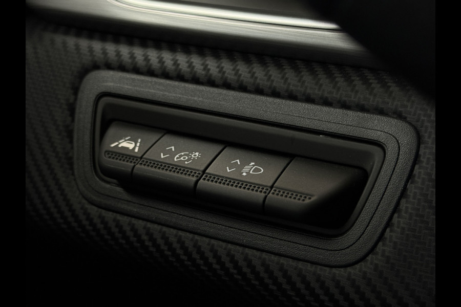 Renault Captur 1.3 TCe 160 R.S.Line | VERKOCHT! Groot Navi | Trekhaak |18 " | Camera | Stoelverwarming | PDC V+A | 100% Dealer onderhouden!