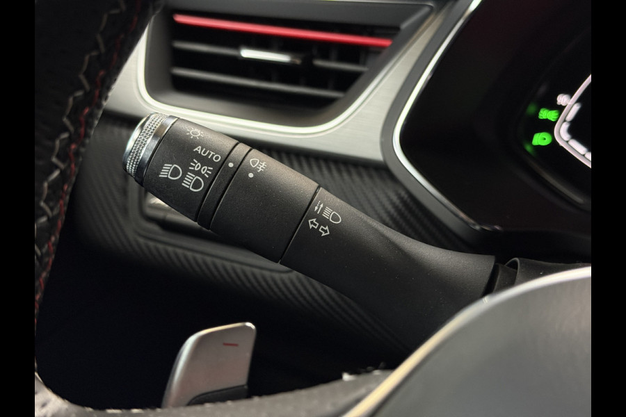 Renault Captur 1.3 TCe 160 R.S.Line | VERKOCHT! Groot Navi | Trekhaak |18 " | Camera | Stoelverwarming | PDC V+A | 100% Dealer onderhouden!