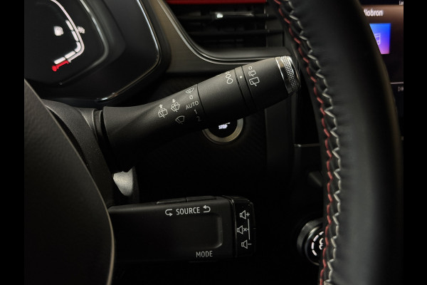 Renault Captur 1.3 TCe 160 R.S.Line | VERKOCHT! Groot Navi | Trekhaak |18 " | Camera | Stoelverwarming | PDC V+A | 100% Dealer onderhouden!