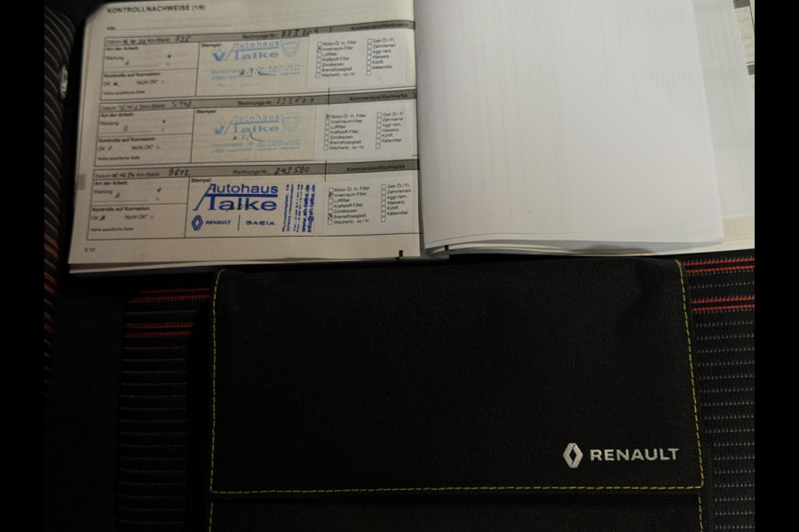 Renault Captur 1.3 TCe 160 R.S.Line | VERKOCHT! Groot Navi | Trekhaak |18 " | Camera | Stoelverwarming | PDC V+A | 100% Dealer onderhouden!