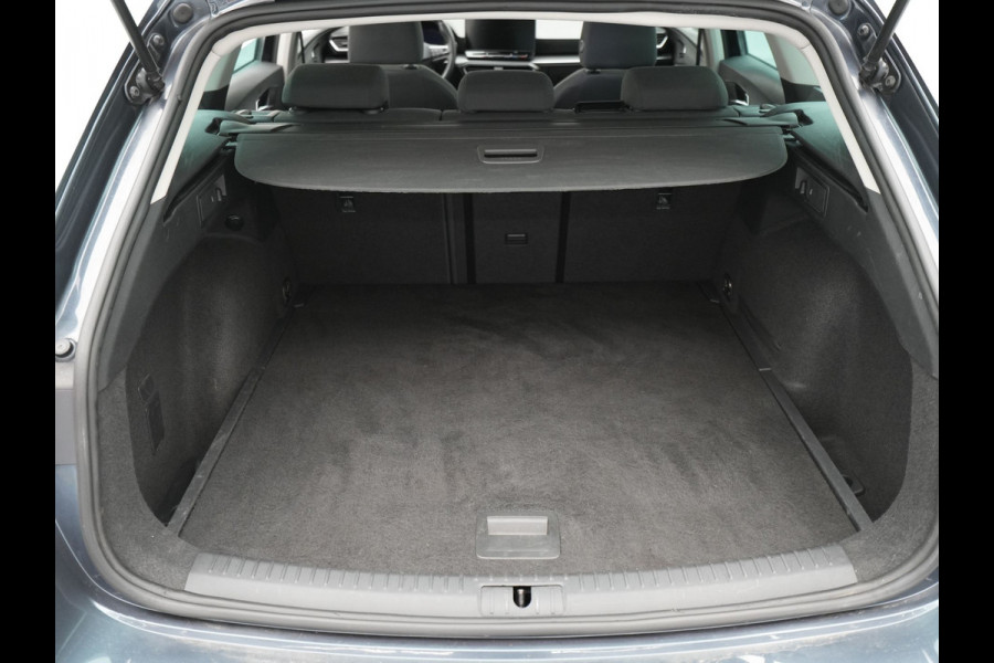 Seat Leon Sportstourer 1.5 TSI 130pk Style Navigatie Camera 17"velgen Keyless Parkassist Carplay 21
