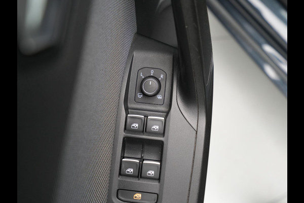 Seat Leon Sportstourer 1.5 TSI 130pk Style Navigatie Camera 17"velgen Keyless Parkassist Carplay 21