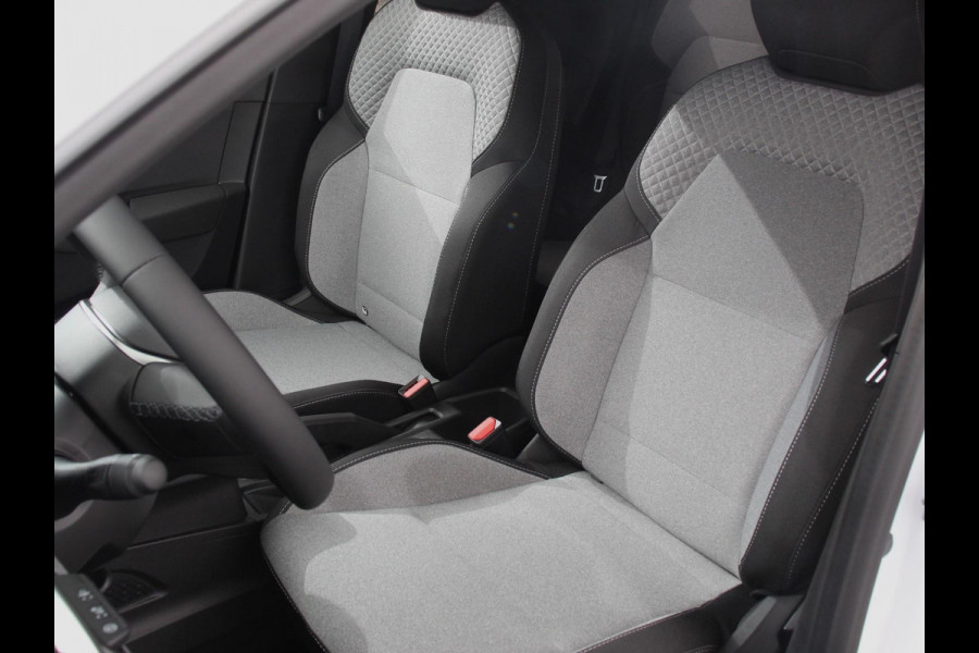 Mitsubishi Colt 1.6 HEV Automaat Intense Navigatie d.m.v. Apple Carplay/Android Auto Camera Climate Control Cruise Control Lichtmetalen velgen Extra Getint Glas Digitale Cockpit