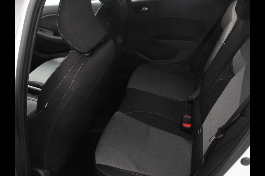 Mitsubishi Colt 1.6 HEV Automaat Intense Navigatie d.m.v. Apple Carplay/Android Auto Camera Climate Control Cruise Control Lichtmetalen velgen Extra Getint Glas Digitale Cockpit