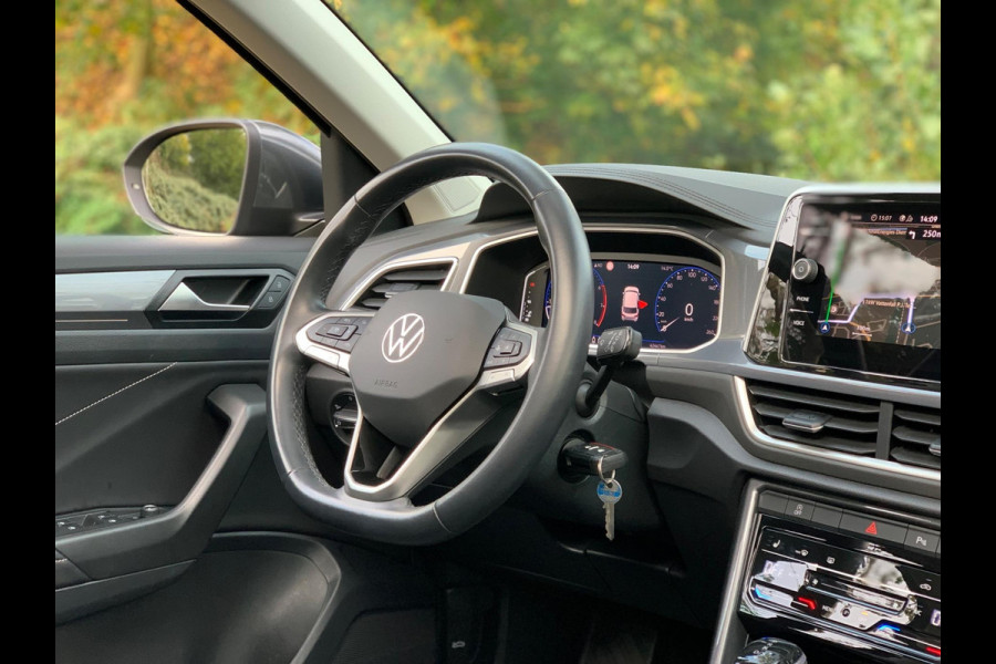 Volkswagen T-Roc 1.5 TSI Life Business AUTOMAAT PANO 17'' 2024 !