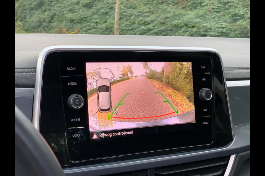 Volkswagen T-Roc 1.5 TSI Life Business AUTOMAAT PANO 17'' 2024 !