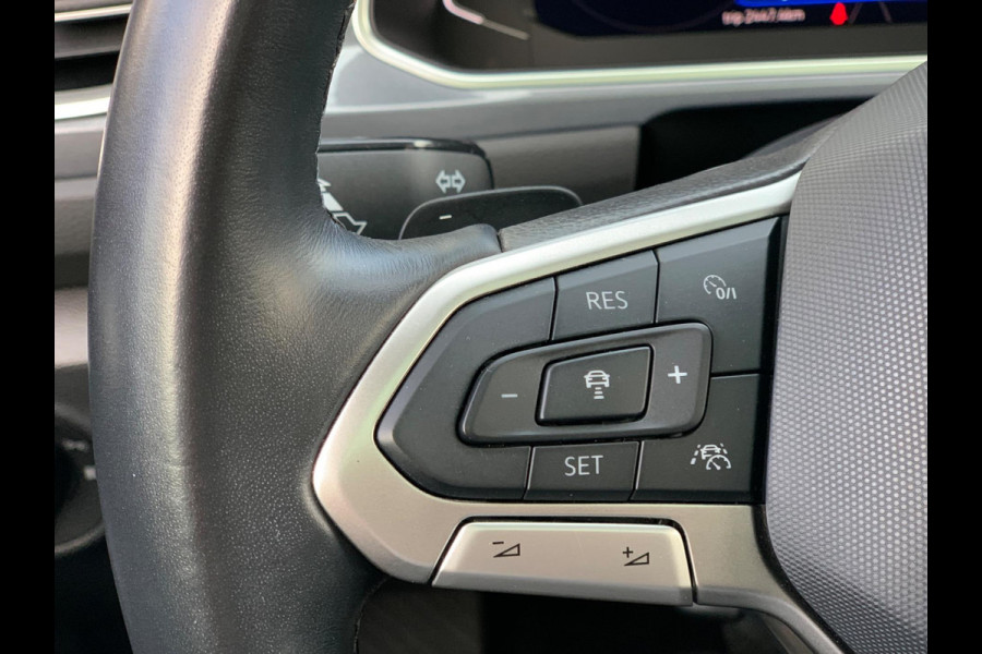 Volkswagen T-Roc 1.5 TSI Life Business AUTOMAAT PANO 17'' 2024 !