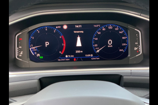 Volkswagen T-Roc 1.5 TSI Life Business AUTOMAAT PANO 17'' 2024 !