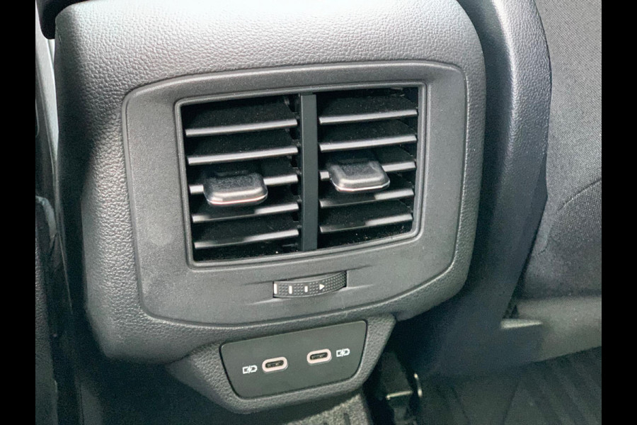 Volkswagen T-Roc 1.5 TSI Life Business AUTOMAAT PANO 17'' 2024 !