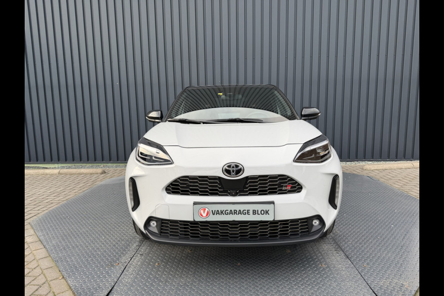 Toyota Yaris Cross 1.5 Hybrid GR Sport | 360 camera | JBL | Elektrische achterklep | Head-up | Rijklaar!!