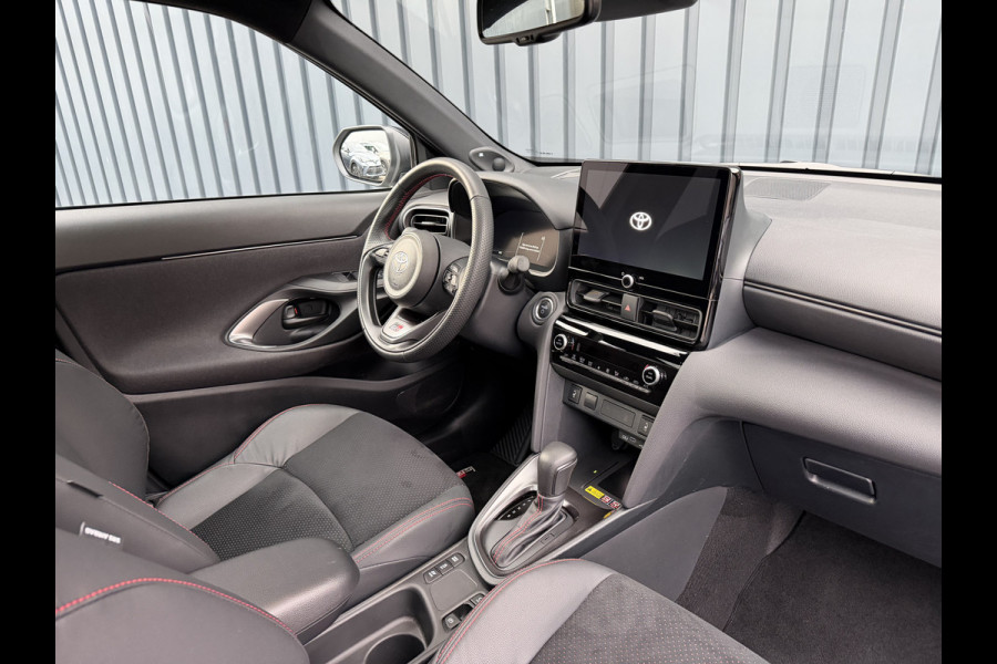 Toyota Yaris Cross 1.5 Hybrid 130 GR Sport | Pano dak | 7.500 km | JBL | Head-up | Rijklaar!!