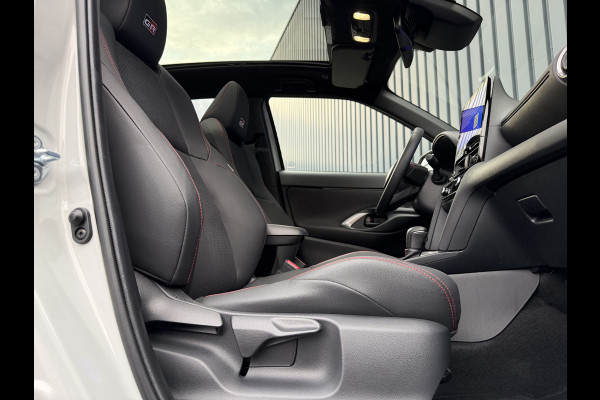 Toyota Yaris Cross 1.5 Hybrid 130 GR Sport | Pano dak | 7.500 km | JBL | Head-up | Rijklaar!!