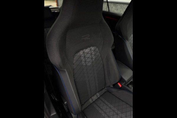 Volkswagen Golf 8.5 2.0 TDI 3x R-Line Panorama IQ CarPlay HK