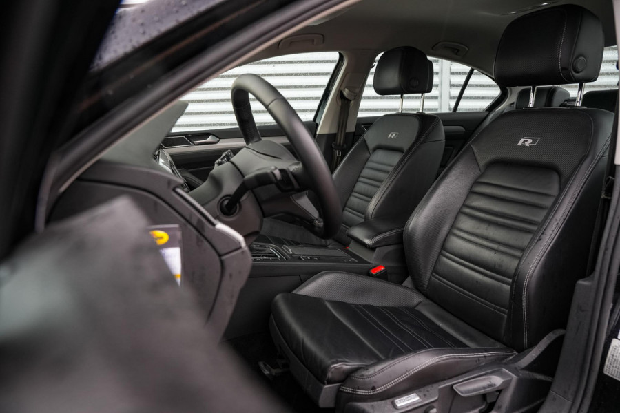 Volkswagen Passat 1.5 TSI Elegance Business R Leer Navi