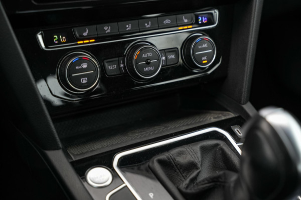 Volkswagen Passat 1.5 TSI Elegance Business R Leer Navi