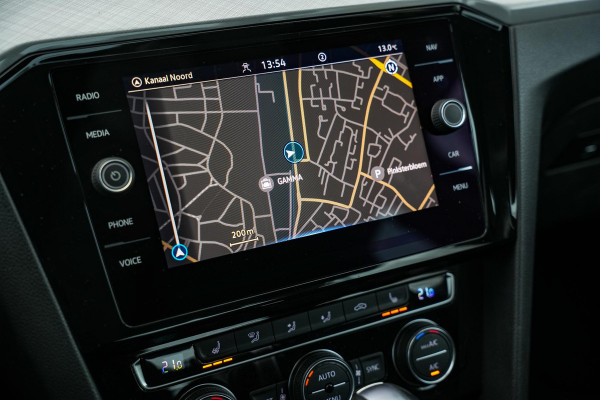 Volkswagen Passat 1.5 TSI Elegance Business R Leer Navi