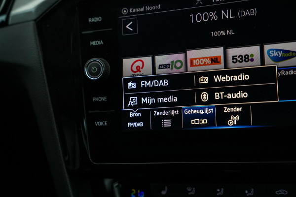 Volkswagen Passat 1.5 TSI Elegance Business R Leer Navi