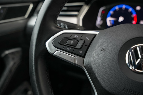 Volkswagen Passat 1.5 TSI Elegance Business R Leer Navi