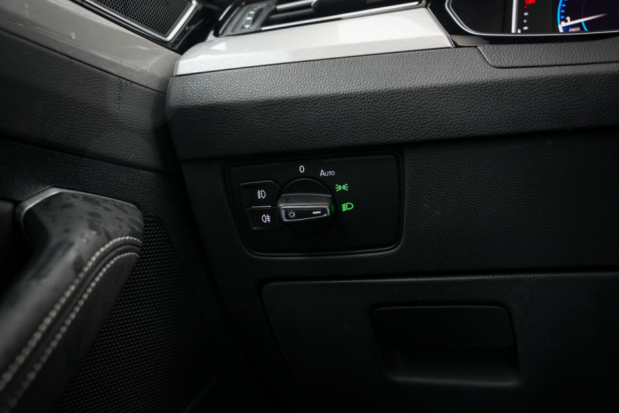 Volkswagen Passat 1.5 TSI Elegance Business R Leer Navi