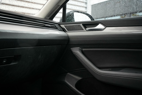 Volkswagen Passat 1.5 TSI Elegance Business R Leer Navi