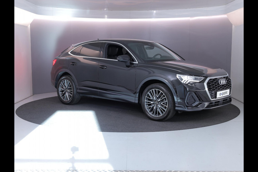 Audi Q3 Sportback 45 TFSI e Edition 245 pk S-tronic | Navigatie | Parkeersensoren (Park assist) | Achteruitrijcamera | Stoelverwarming | Adaptieve cruise control | Lederen bekleding |