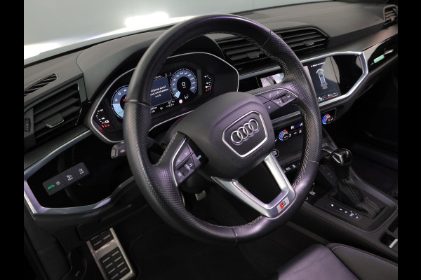 Audi Q3 Sportback 45 TFSI e Edition 245 pk S-tronic | Navigatie | Parkeersensoren (Park assist) | Achteruitrijcamera | Stoelverwarming | Adaptieve cruise control | Lederen bekleding |