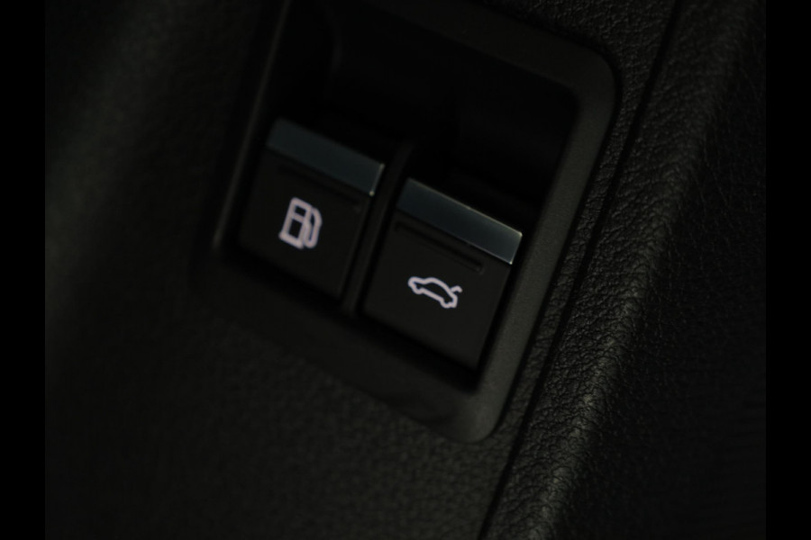 Audi Q3 Sportback 45 TFSI e Edition 245 pk S-tronic | Navigatie | Parkeersensoren (Park assist) | Achteruitrijcamera | Stoelverwarming | Adaptieve cruise control | Lederen bekleding |
