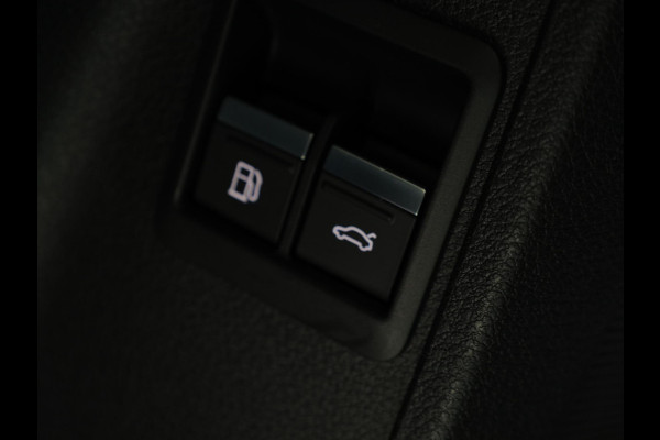 Audi Q3 Sportback 45 TFSI e Edition 245 pk S-tronic | Navigatie | Parkeersensoren (Park assist) | Achteruitrijcamera | Stoelverwarming | Adaptieve cruise control | Lederen bekleding |
