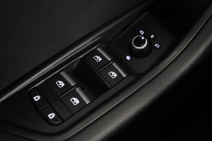 Audi A4 Avant 35 TFSI S-Line 150 pk Automaat (S-Tronic) | Verlengde garantie | Navigatie | Parkeersensoren achter | Autom. airco (3 zones) | S-Line