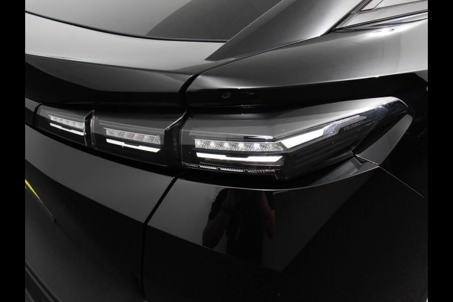 Peugeot 408 1.2 PureTech Allure Pack 130 EAT8 Comfort Pakket, Electrische stoelverstelling LV, stoelverwarming  Camera 360 Navigatie Climate Control | Dab  Led  Parkeer sensoren