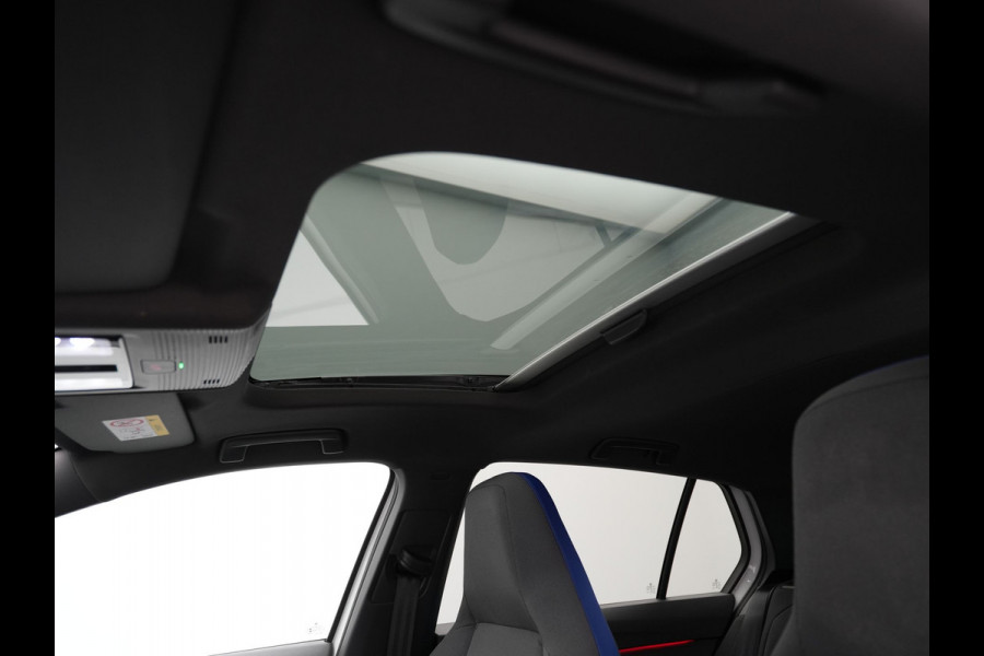 Volkswagen Golf 1.4 eHybrid 245pk GTE Panorama Navigatie Camera Stoelverwarming Carplay 193