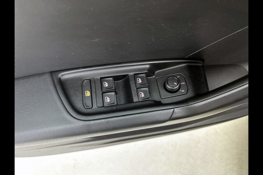 Audi A1 SPORTBACK 30 TFSI Advanced edition AANBIEDING!!! (Dealer OnderH, Digitale Dash,Navi, Parkeersensoren, Addapt Cruise, Etc)