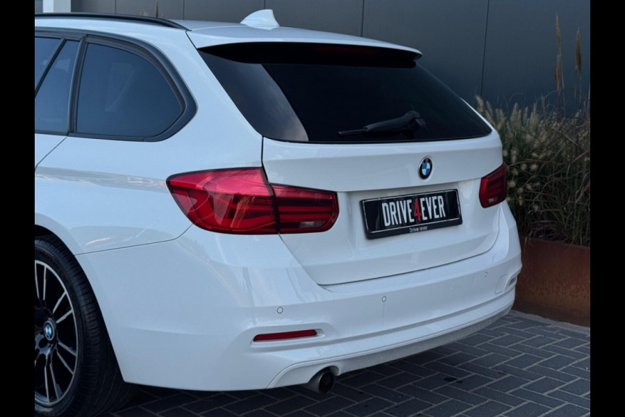 BMW 3 Serie 318i Executive M19 NAVI PDC ELEK PAKKET SPORTVELGEN LED