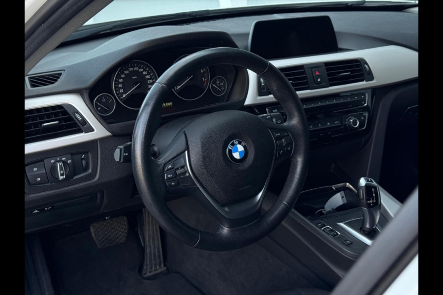 BMW 3 Serie 318i Executive M19 NAVI PDC ELEK PAKKET SPORTVELGEN LED