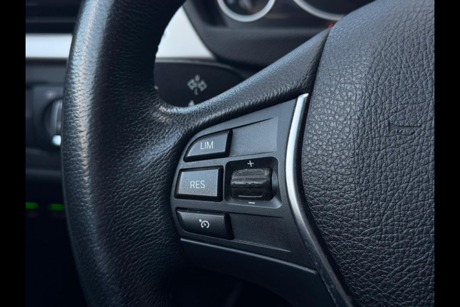 BMW 3 Serie 318i Executive M19 NAVI PDC ELEK PAKKET SPORTVELGEN LED